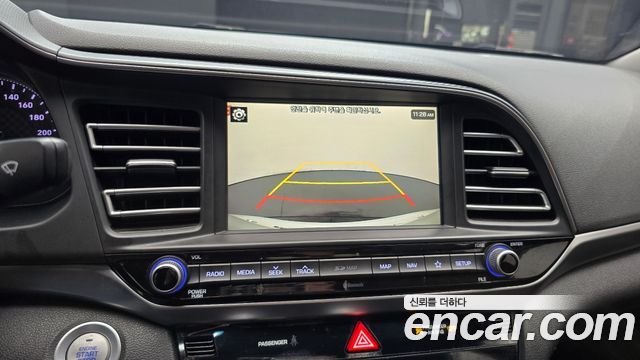 Hyundai AVANTE 2020 — photo 21