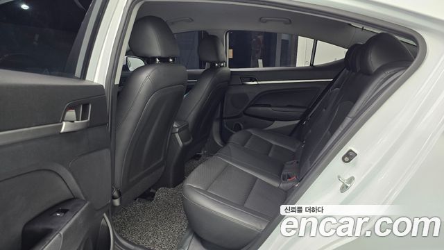 Hyundai AVANTE 2020 — photo 16