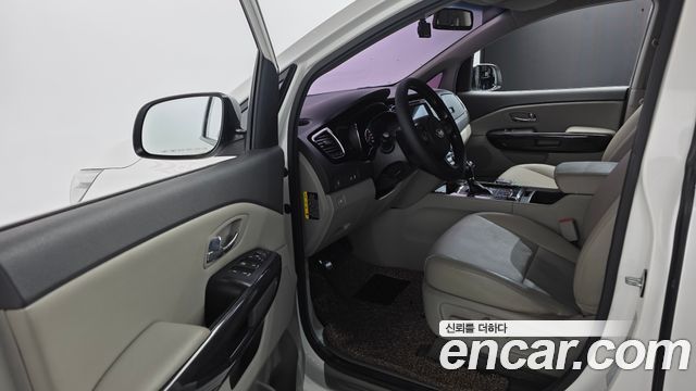 Kia Canival 2016 — photo 10