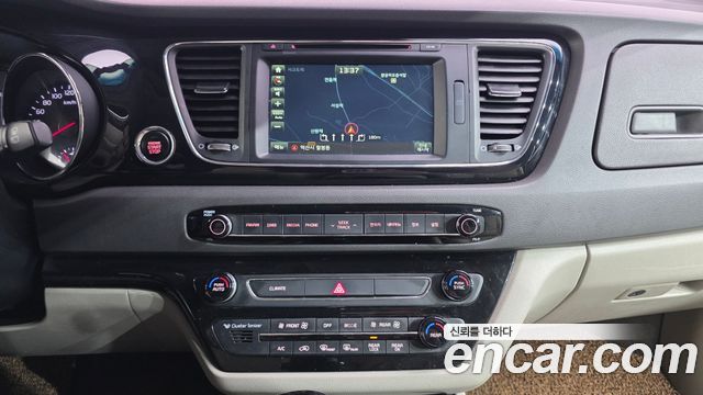 Kia Canival 2016 — photo 14