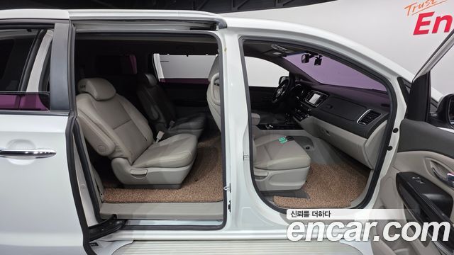 Kia Canival 2016 — photo 19