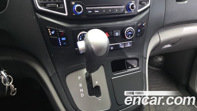 Hyundai Starex 2018 — photo 12