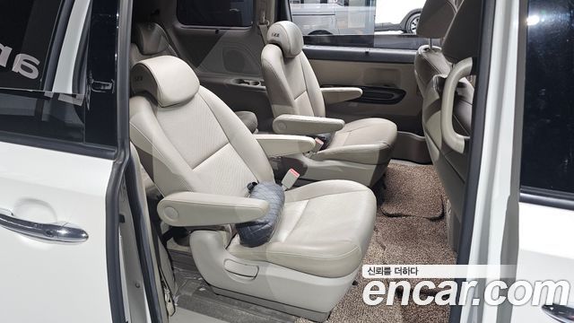 Kia Canival 2020 — photo 17