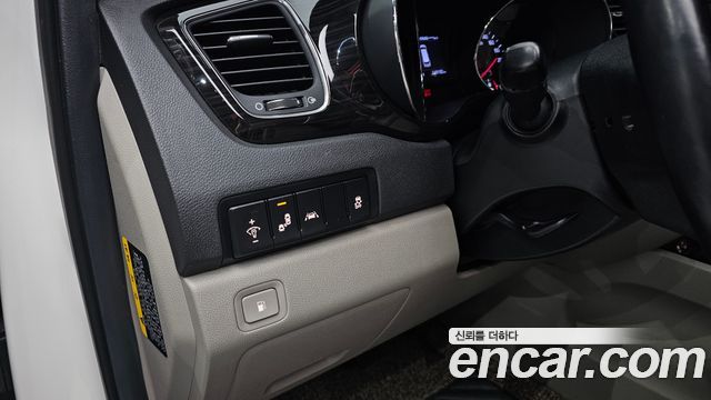 Kia Canival 2020 — photo 26