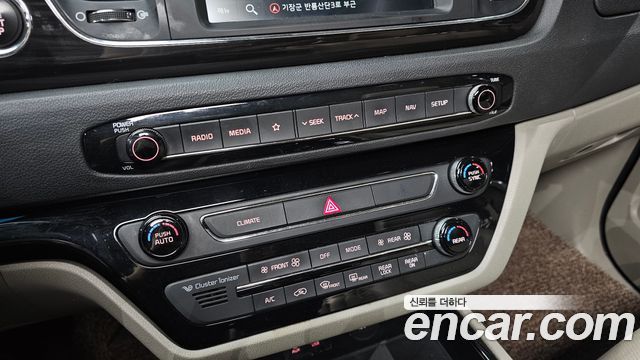 Kia Canival 2020 — photo 28