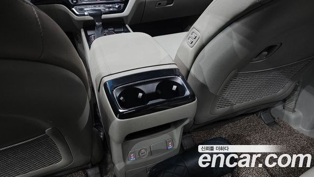 Kia Canival 2020 — photo 32