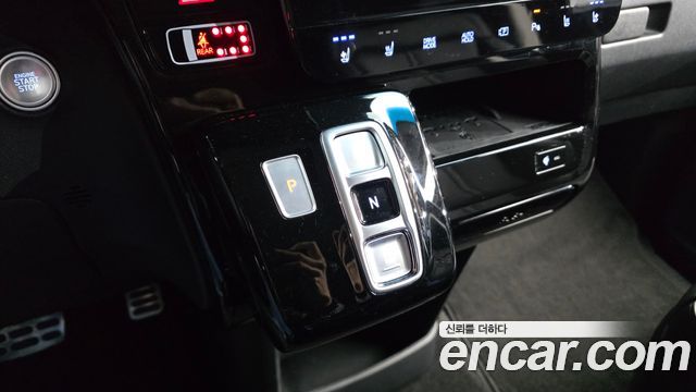 Hyundai Staria 2024 — photo 9