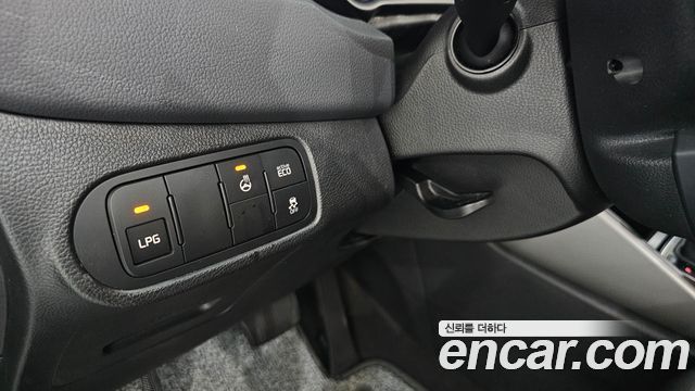 Kia Carens 2016 — photo 22