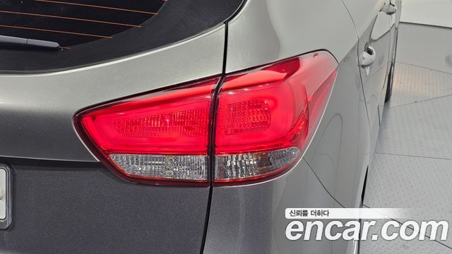 Kia Carens 2016 — photo 9
