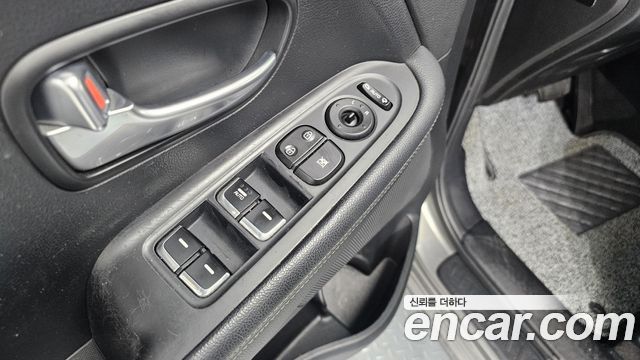 Kia Carens 2016 — photo 27