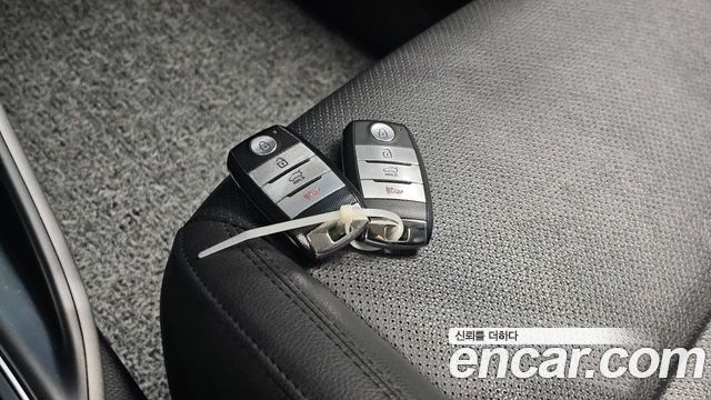 Kia Carens 2016 — photo 28