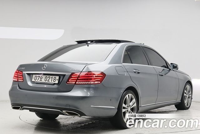 Mercedes-Benz E-Class 2016 — photo 4