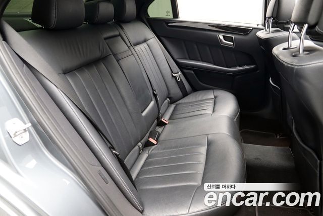 Mercedes-Benz E-Class 2016 — photo 9