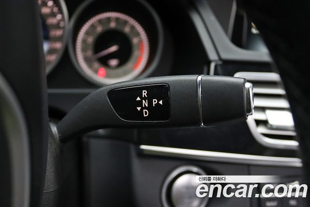 Mercedes-Benz E-Class 2016 — photo 12