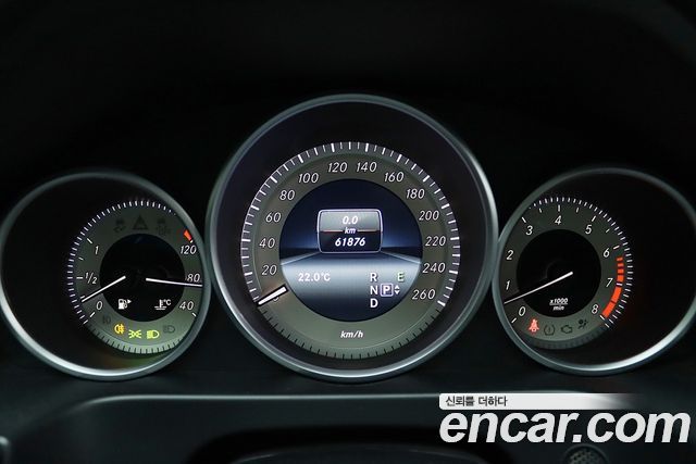 Mercedes-Benz E-Class 2016 — photo 19