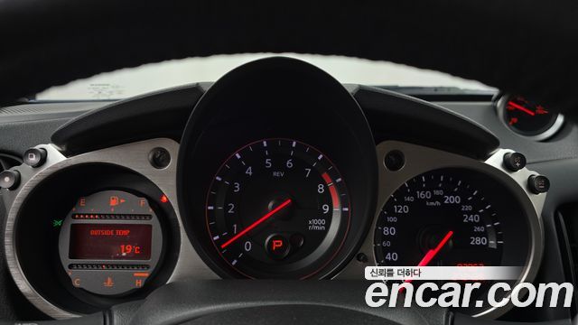 Nissan 370Z 2016 — photo 8