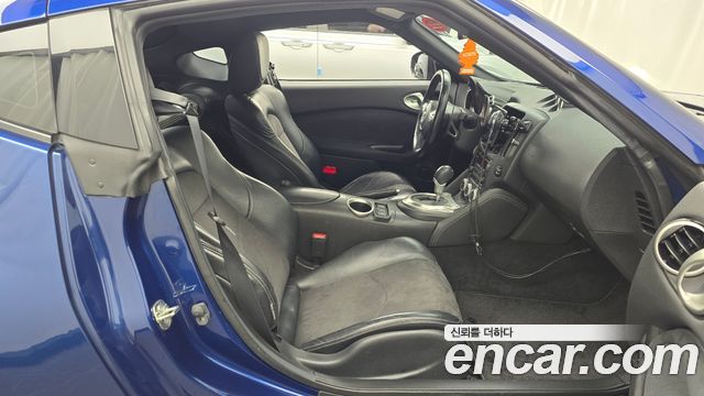 Nissan 370Z 2016 — photo 11