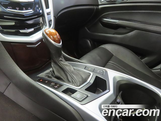 Cadillac SRX 2015 — photo 10