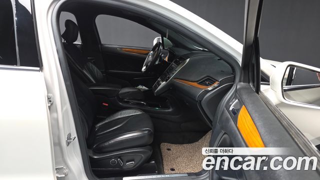 Lincoln MKC 2015 — photo 11