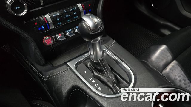 Ford Mustang 2019 — photo 12