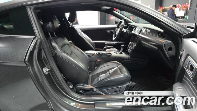 Ford Mustang 2019 — photo 18