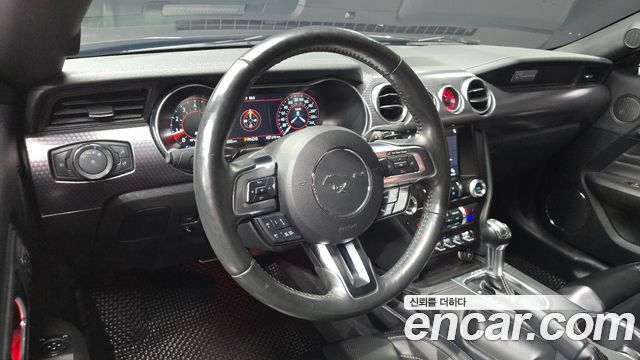 Ford Mustang 2019 — photo 19