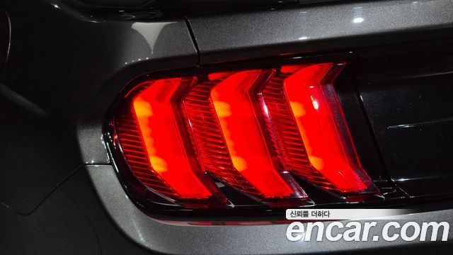 Ford Mustang 2019 — photo 9