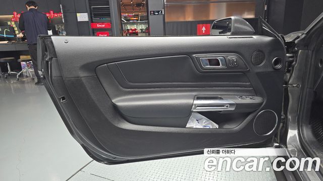 Ford Mustang 2019 — photo 14