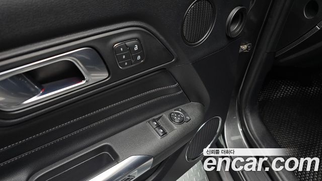 Ford Mustang 2019 — photo 35