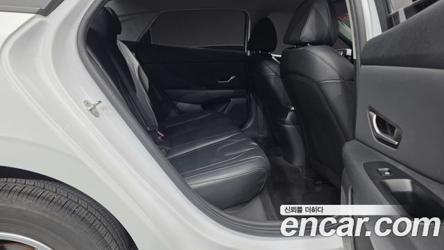 Hyundai AVANTE 2021 — photo 12