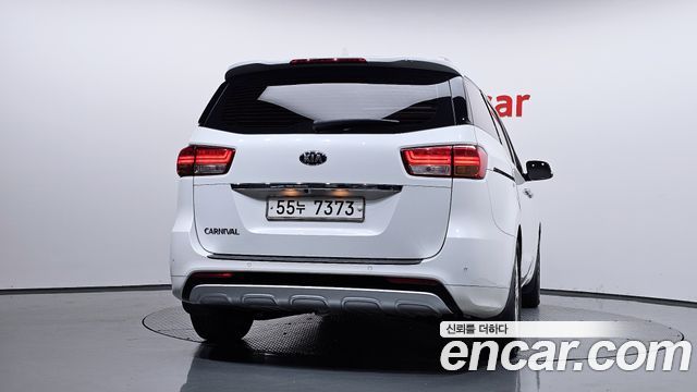Kia Canival 2015 — photo 4
