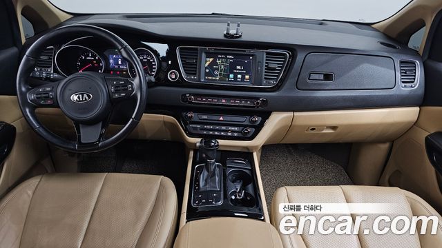 Kia Canival 2015 — photo 10