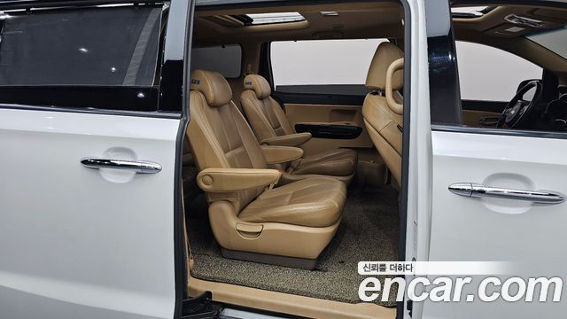 Kia Canival 2015 — photo 17