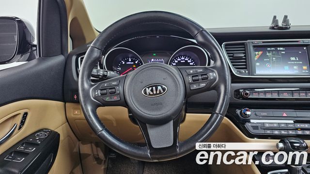 Kia Canival 2015 — photo 19
