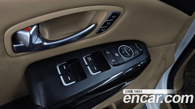 Kia Canival 2015 — photo 25