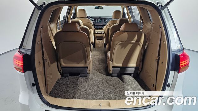Kia Canival 2015 — photo 26