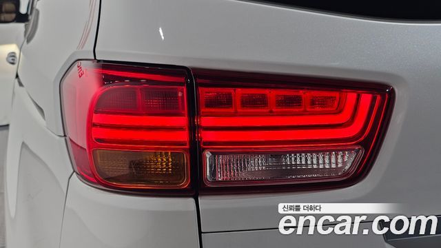 Kia Canival 2015 — photo 9