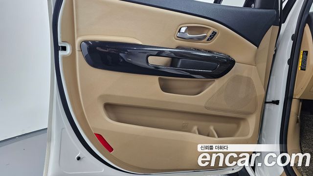 Kia Canival 2015 — photo 14