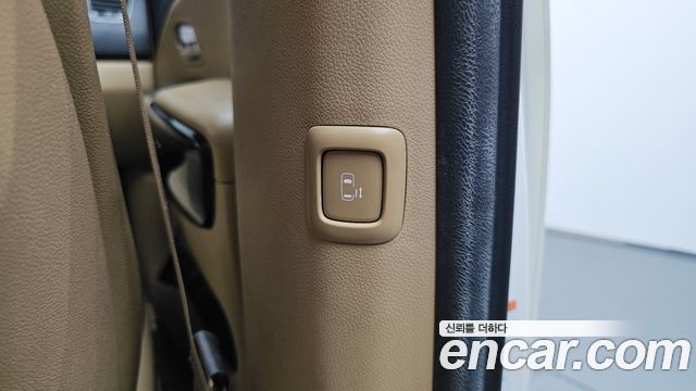 Kia Canival 2015 — photo 30