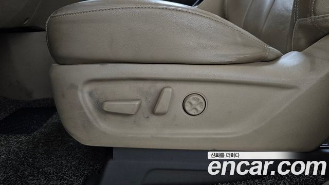 Kia Canival 2015 — photo 31