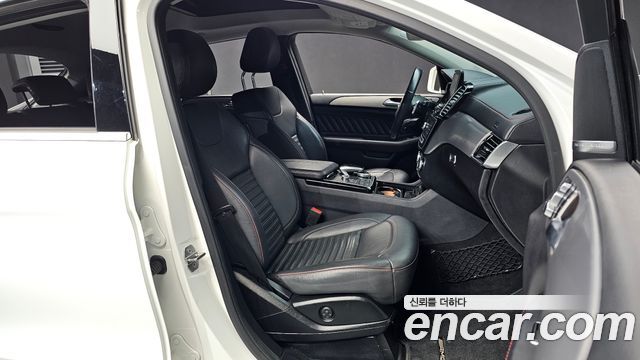 Mercedes-Benz GLE-Class 2018 — photo 12