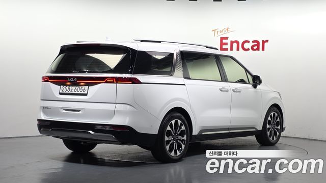 Kia Canival 2023 — photo 2