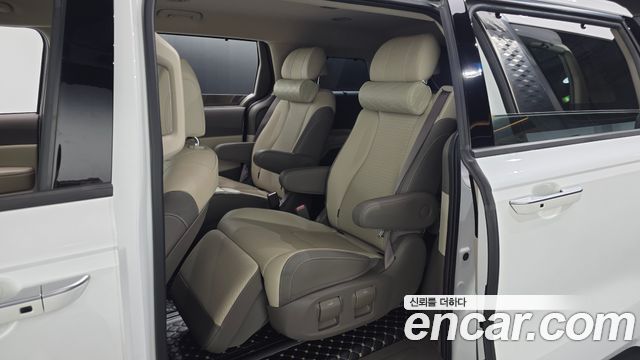 Kia Canival 2023 — photo 17