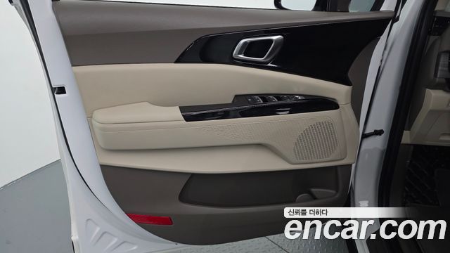 Kia Canival 2023 — photo 14