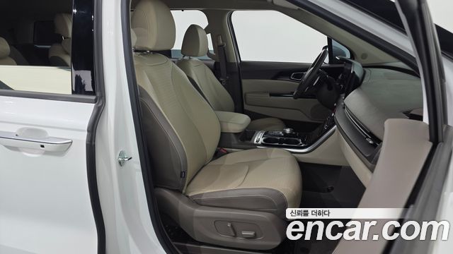 Kia Canival 2023 — photo 16