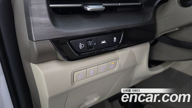 Kia Canival 2023 — photo 28
