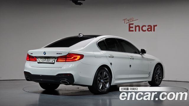BMW 5-Series 2018 — photo 2
