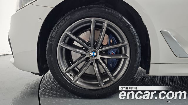 BMW 5-Series 2018 — photo 5