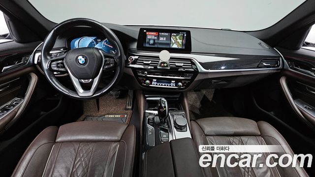 BMW 5-Series 2018 — photo 10