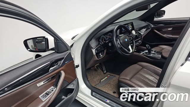 BMW 5-Series 2018 — photo 13